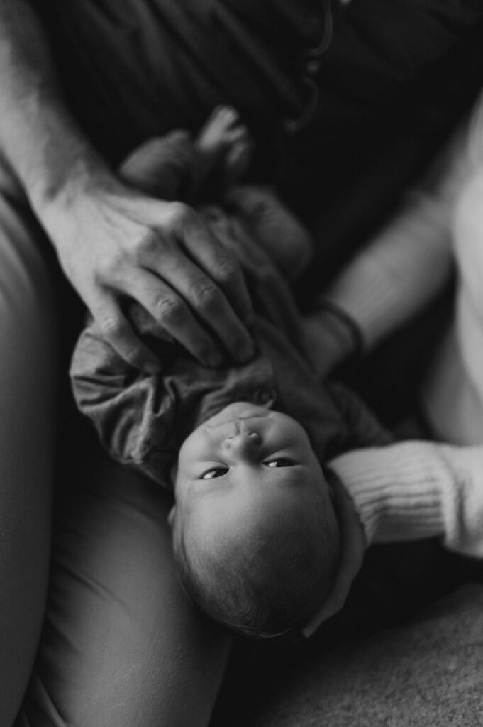 Newbornfotografie gebruik van presets in zwart wit
